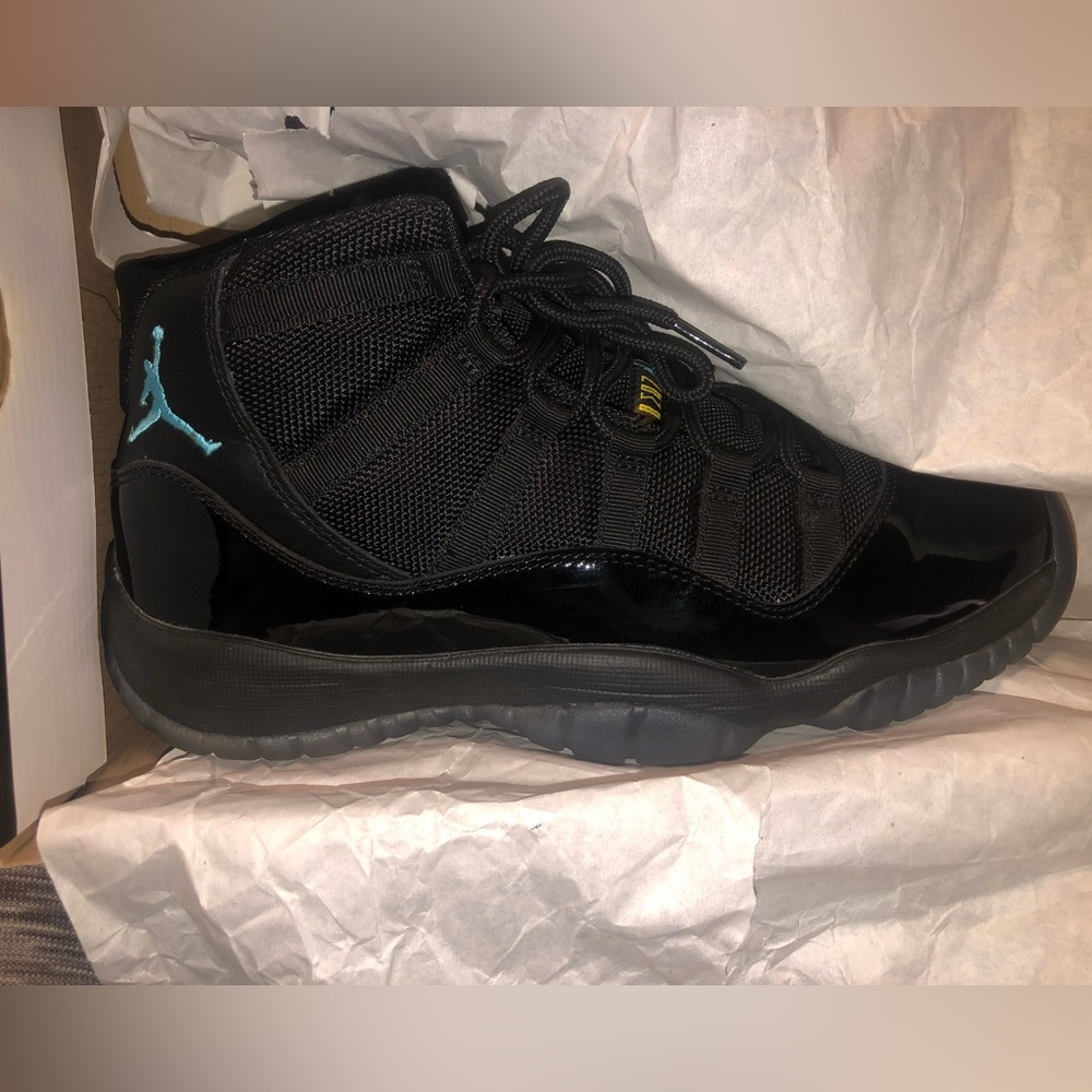 Jordan 11 Gamma size 6Y